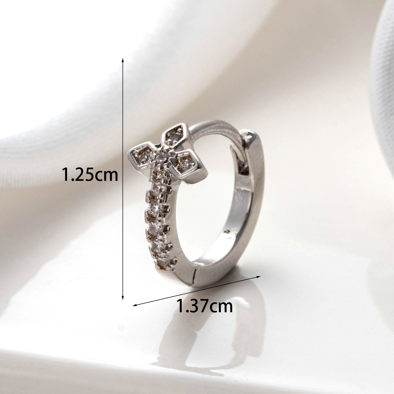 1 pezzo semplice serie rame 18K placcato Colore oro materiale zircone orecchini a cerchio da donna h5 